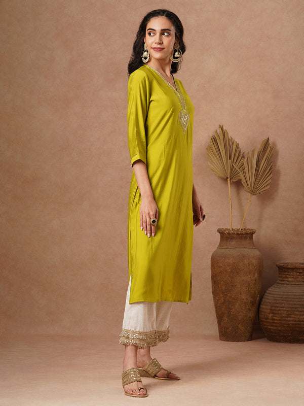 Zari Embroidered Straight Kurta